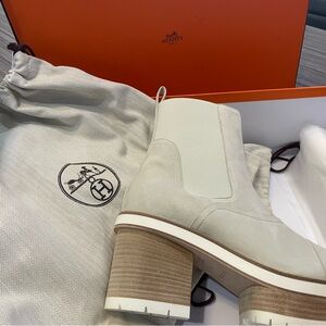 Hermes Isee 45 suede Chelsea boots